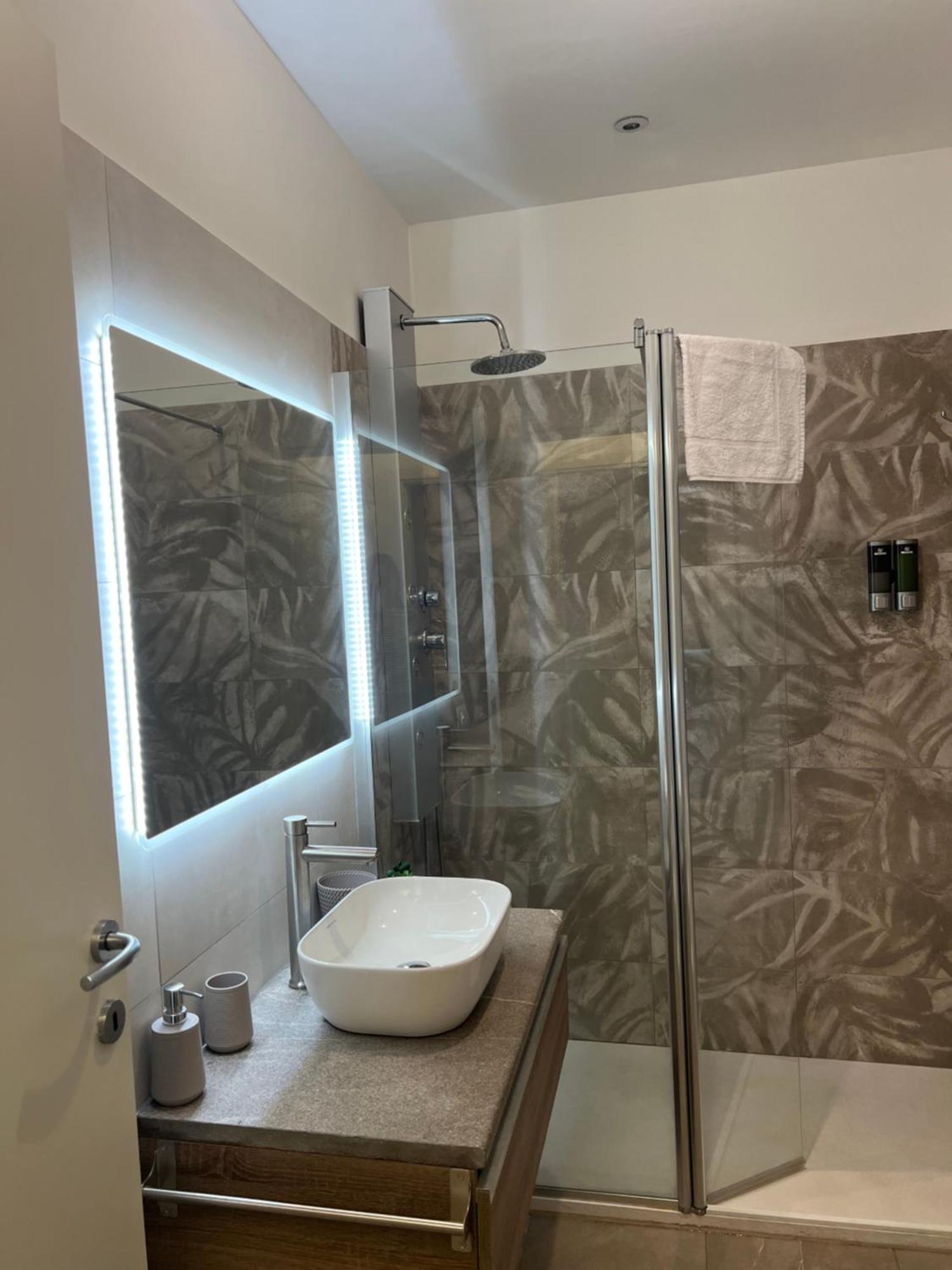Fiori 3 Apartment Милано Екстериор снимка